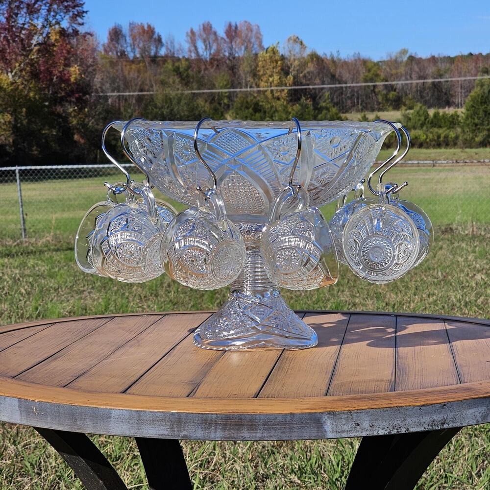 Vintage Yorktown Thatcher Mckee Pressed Glass Punch Bowl Set: Daisy Design
